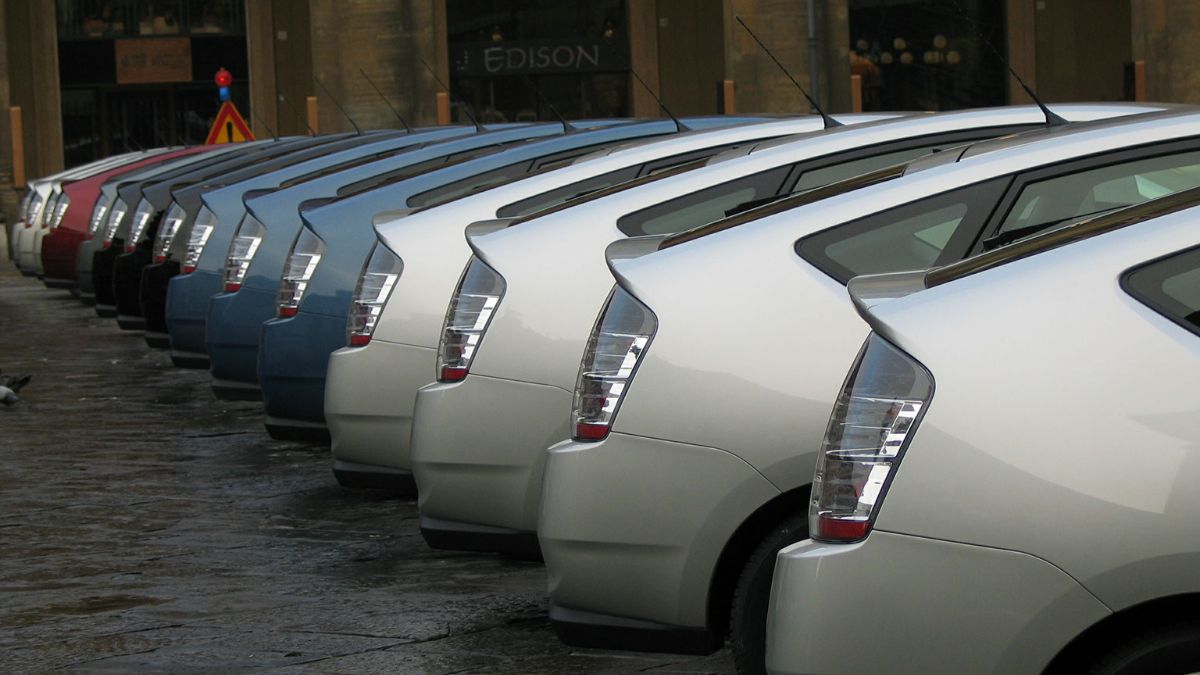 A decorative header photo of a line of Toyota Prius cars
